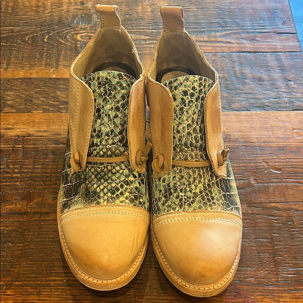 Tan and Turquoise Women’s Shoe
